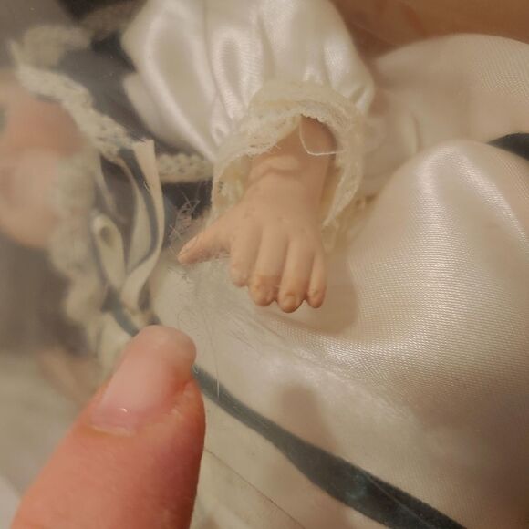 Collectors Choice VINTAGE Genuine Fine Bisque Porcelain Green Eyed Brunette Doll - Picture 10 of 12